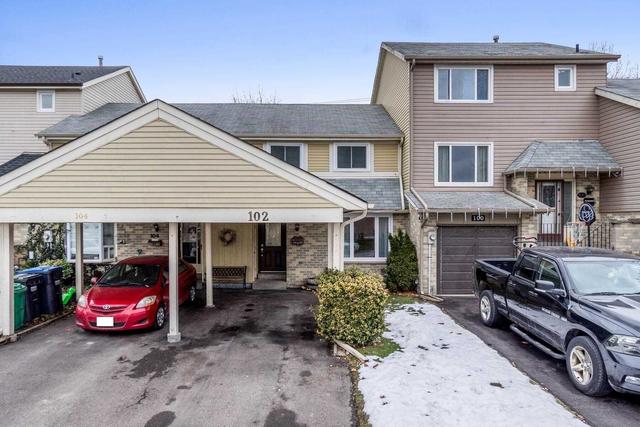 102 Courtleigh Sq, House attached with 3 bedrooms, 2 bathrooms and 4 parking in Brampton ON | Image 1