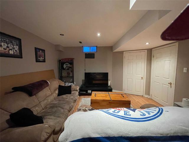 12 Prince Cres, House detached with 3 bedrooms, 3 bathrooms and 8 parking in Brampton ON | Image 23
