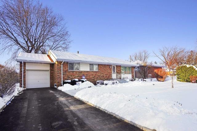 18 Suburban Dr, House detached with 3 bedrooms, 1 bathrooms and 3 parking in Mississauga ON | Image 12
