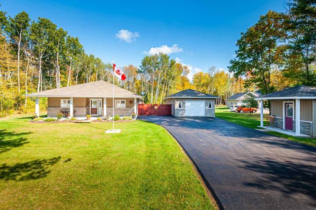 21506 Loyalist Pkwy, House detached with 3 bedrooms, 2 bathrooms and 9 parking in Prince Edward County ON | Image 22