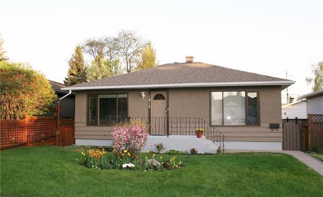 1813 18 Avenue Nw, House detached with 3 bedrooms, 2 bathrooms and 4 parking in Calgary AB | Card Image