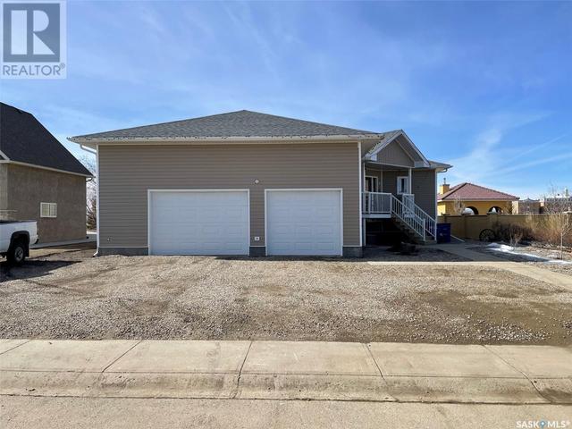 14 Somerset Street, House detached with 5 bedrooms, 4 bathrooms and null parking in Gravelbourg SK | Image 2