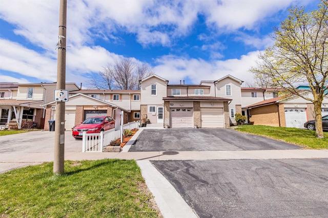 46 Gilmore Dr, House attached with 3 bedrooms, 2 bathrooms and 4 parking in Brampton ON | Image 12