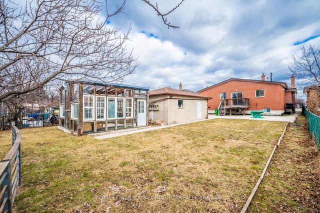 17 Ayr Cres, House detached with 3 bedrooms, 3 bathrooms and 6 parking in Toronto ON | Image 31