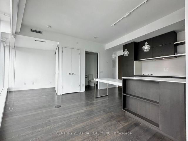 1313 - 197 Yonge St, Condo with 0 bedrooms, 1 bathrooms and 0 parking in Toronto ON | Image 3