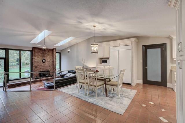 10 Oak Ridge Dr, House detached with 4 bedrooms, 3 bathrooms and 13 parking in Halton Hills ON | Image 3