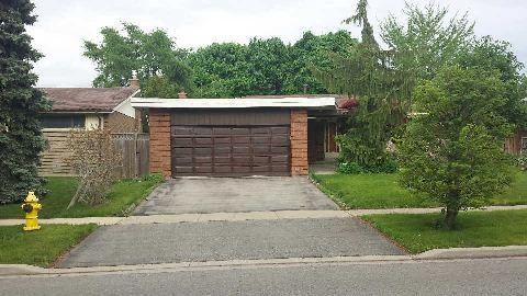 81 Pegasus Tr, House detached with 3 bedrooms, 2 bathrooms and 4 parking in Toronto ON | Image 1