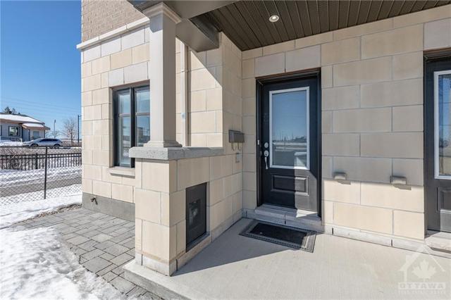 530 Silvertip Lane, Townhouse with 3 bedrooms, 3 bathrooms and 4 parking in Ottawa ON | Image 2