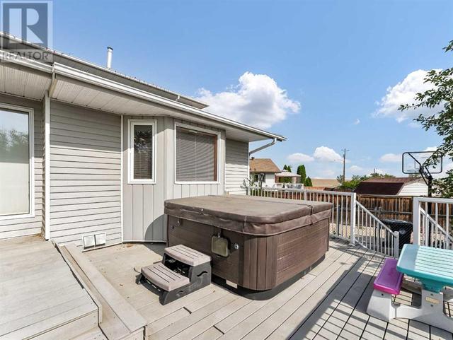 915 7 Street Se, House detached with 4 bedrooms, 3 bathrooms and 2 parking in Redcliff AB | Image 39