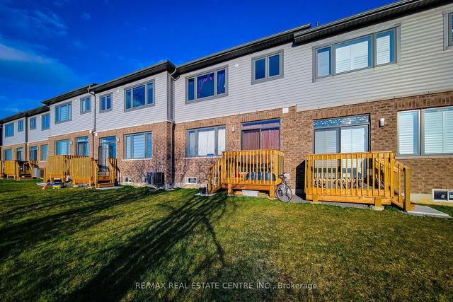 60 Freedom Cres, House attached with 3 bedrooms, 3 bathrooms and 3 parking in Hamilton ON | Image 15