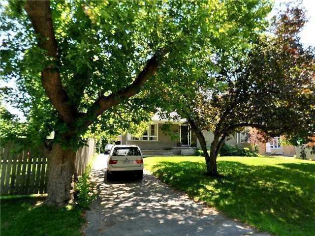 1534 Constance Dr, House detached with 3 bedrooms, 2 bathrooms and 5 parking in Oakville ON | Image 1
