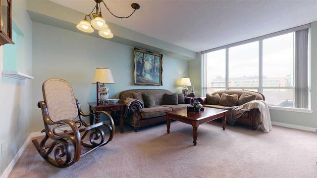 607 - 711 Rossland Rd, Condo with 1 bedrooms, 2 bathrooms and 1 parking in Whitby ON | Image 3