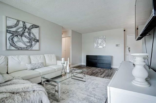 111 - 966 Inverhouse Dr, Condo with 3 bedrooms, 2 bathrooms and 1 parking in Mississauga ON | Image 3