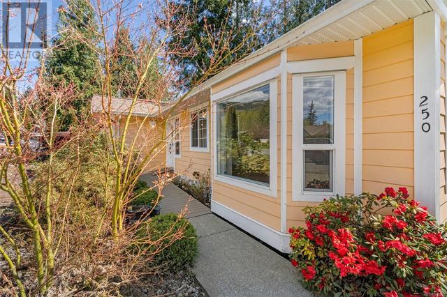 250 Kingfisher Pl, House detached with 2 bedrooms, 2 bathrooms and 4 parking in Lake Cowichan BC | Image 3
