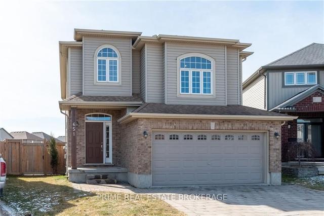 651 Springwood Cres, House detached with 3 bedrooms, 3 bathrooms and 4 parking in London ON | Image 3