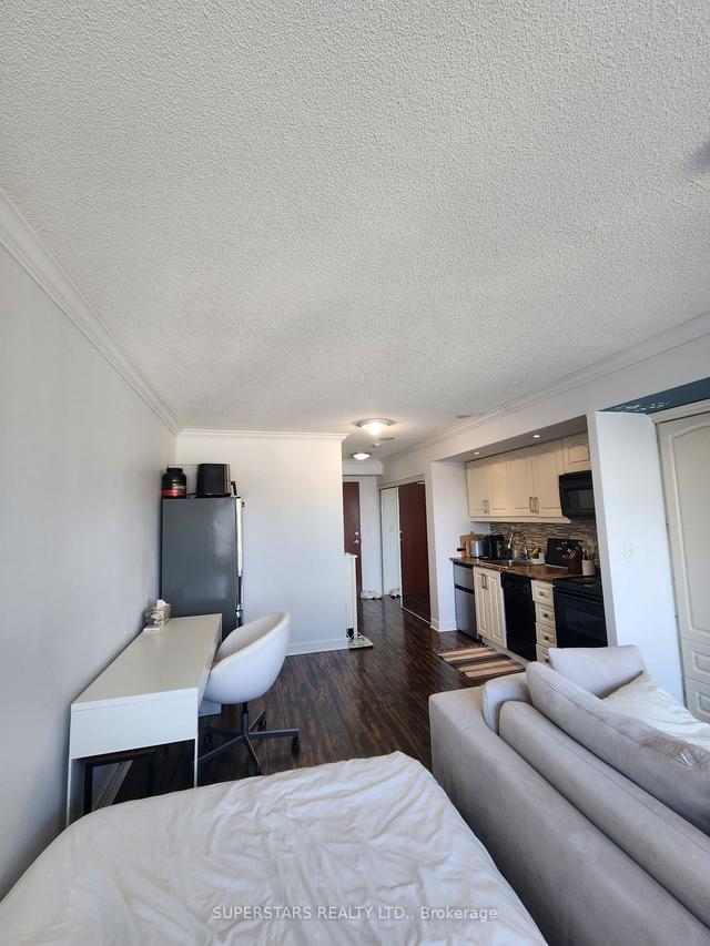 411 - 19 Avondale Ave, Condo with 0 bedrooms, 1 bathrooms and 1 parking in Toronto ON | Image 10