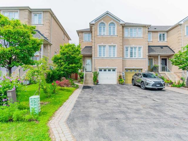 29 Andrika Crt, House attached with 3 bedrooms, 3 bathrooms and 5 parking in Mississauga ON | Image 1