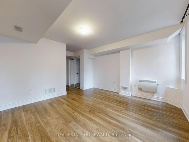 22 Oliver Mews, House attached with 3 bedrooms, 4 bathrooms and 2 parking in Toronto ON | Image 24