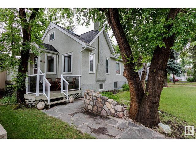 10440 University Av Nw, House detached with 5 bedrooms, 3 bathrooms and null parking in Edmonton AB | Image 1