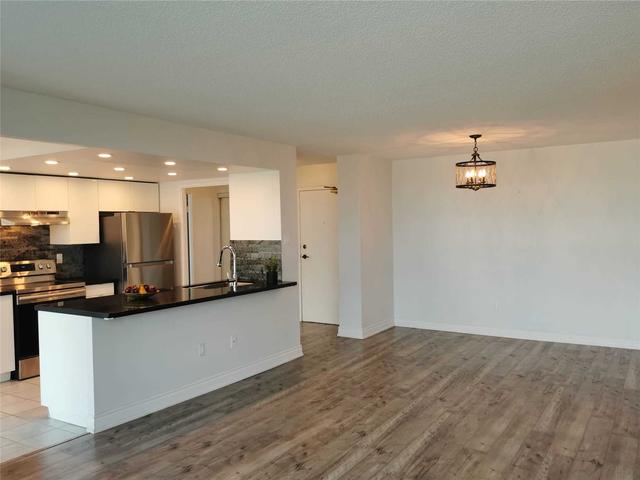 925 - 7825 Bayview Ave, Condo with 2 bedrooms, 2 bathrooms and 1 parking in Markham ON | Image 4