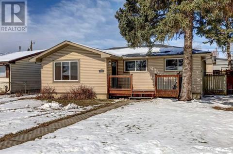 1443 Robson Crescent Se, House detached with 5 bedrooms, 2 bathrooms and 1 parking in Calgary AB | Card Image