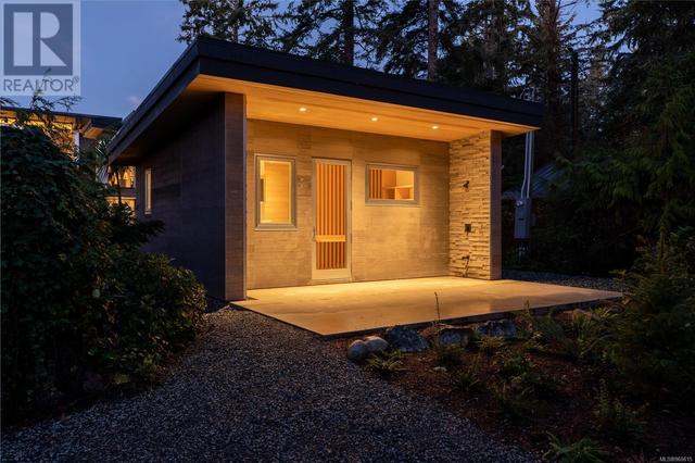 1305 Lynn Rd, House detached with 7 bedrooms, 9 bathrooms and 3 parking in Tofino BC | Image 41
