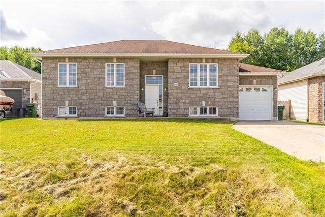 661 Fairview Avenue S, House detached with 4 bedrooms, 2 bathrooms and 3 parking in Laurentian Valley ON | Card Image