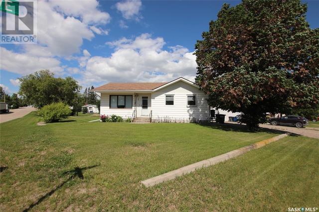 701 4th Avenue, House detached with 2 bedrooms, 2 bathrooms and null parking in Raymore SK | Image 32