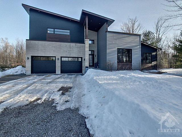 4919 County Rd 17 Highway, House detached with 3 bedrooms, 2 bathrooms and 22 parking in Alfred and Plantagenet ON | Image 1
