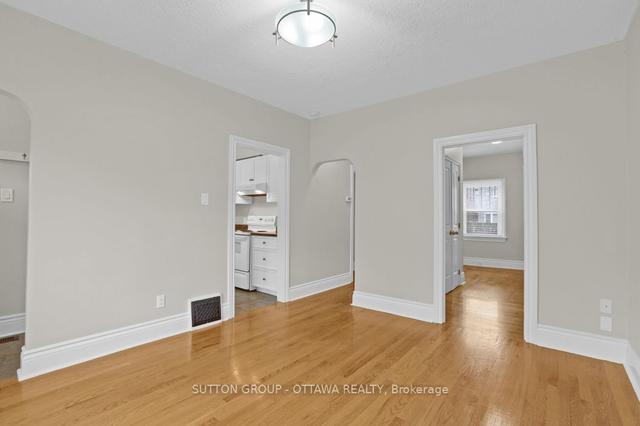 218 Main St, House detached with 2 bedrooms, 1 bathrooms and 2 parking in Ottawa ON | Image 21