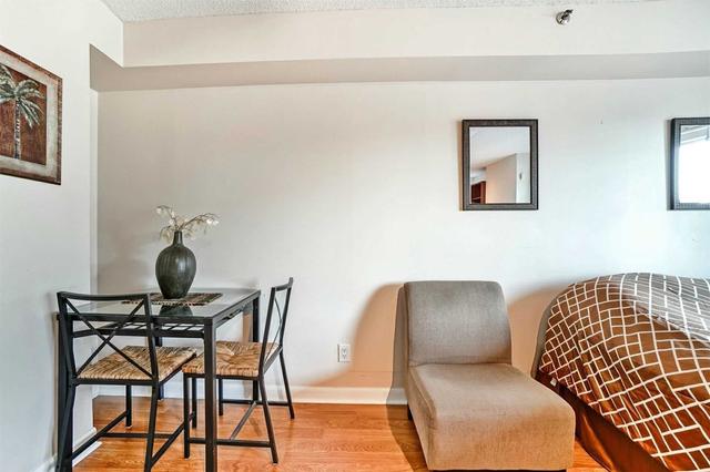 1606 - 200 Victoria St, Condo with 3 bedrooms, 1 bathrooms and 0 parking in Toronto ON | Image 19