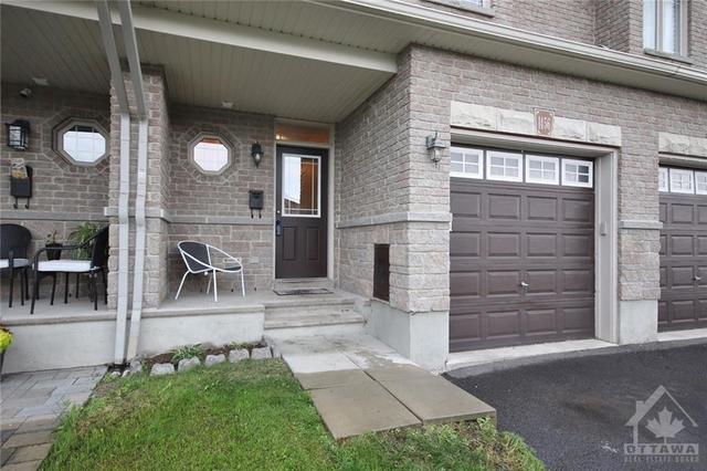1456 Carronbridge Circle, Townhouse with 3 bedrooms, 3 bathrooms and 3 parking in Ottawa ON | Image 2