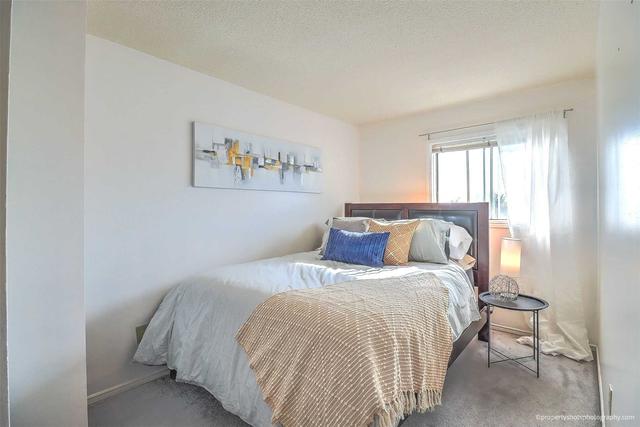 2 - 200 Murison Blvd, Townhouse with 3 bedrooms, 2 bathrooms and 2 parking in Toronto ON | Image 10