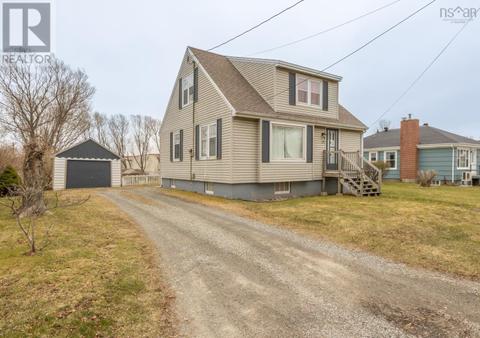 171 Pleasant Street, House detached with 5 bedrooms, 1 bathrooms and null parking in Yarmouth NS | Card Image