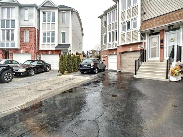 1227 Woodhill Crt, House attached with 2 bedrooms, 2 bathrooms and 3 parking in Mississauga ON | Image 23