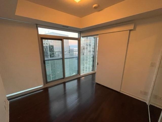 4202 - 12 York St, Condo with 2 bedrooms, 2 bathrooms and 1 parking in Toronto ON | Image 2