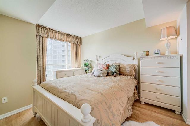 1412 - 219 Fort York Blvd, Condo with 1 bedrooms, 2 bathrooms and 1 parking in Toronto ON | Image 4