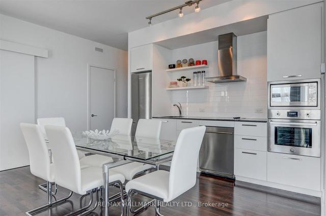 5404 - 12 York St, Condo with 3 bedrooms, 2 bathrooms and 1 parking in Toronto ON | Image 17