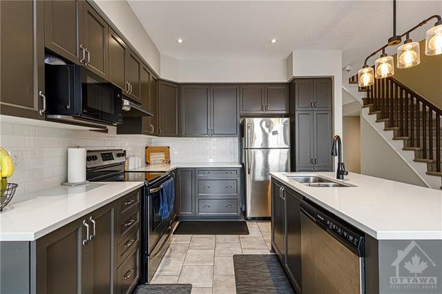 317 Livery Street, Townhouse with 3 bedrooms, 3 bathrooms and 3 parking in Ottawa ON | Image 8