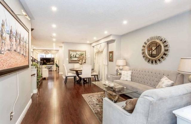 898 Stonebridge Ave, House semidetached with 4 bedrooms, 4 bathrooms and 5 parking in Mississauga ON | Image 2