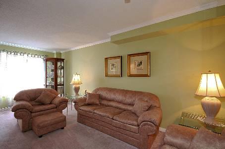 8572 Martin Grove Rd, House detached with 3 bedrooms, 3 bathrooms and 2 parking in Vaughan ON | Image 2