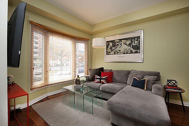 230 Shuter St, House semidetached with 3 bedrooms, 2 bathrooms and 2 parking in Toronto ON | Image 4