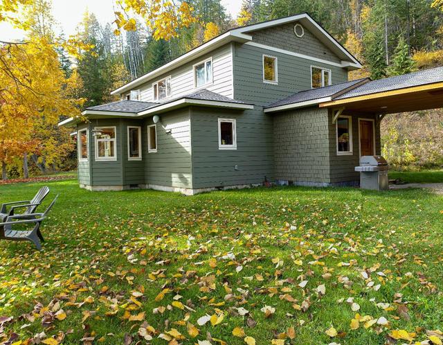 2355 Hamilton Drive, House detached with 3 bedrooms, 2 bathrooms and 6 parking in Central Kootenay E BC | Image 11
