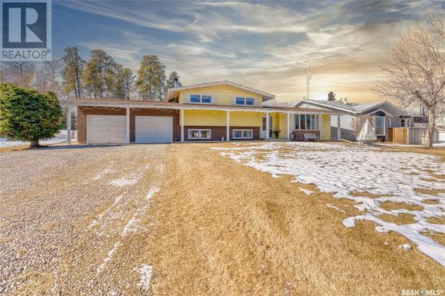 107 2nd Street W, House detached with 3 bedrooms, 3 bathrooms and null parking in Pierceland SK | Image 1