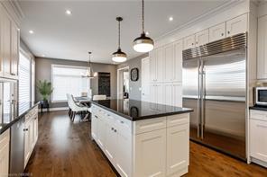 2385 Chateau, House attached with 3 bedrooms, 4 bathrooms and 4 parking in Oakville ON | Image 9