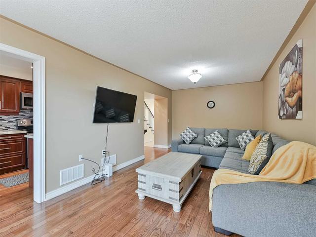 24 Lancewood Cres, Townhouse with 3 bedrooms, 4 bathrooms and 2 parking in Brampton ON | Image 3