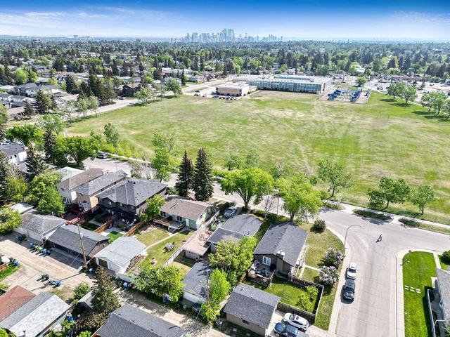 3535 40 Street Sw, House detached with 1 bedrooms, 2 bathrooms and 5 parking in Calgary AB | Image 5