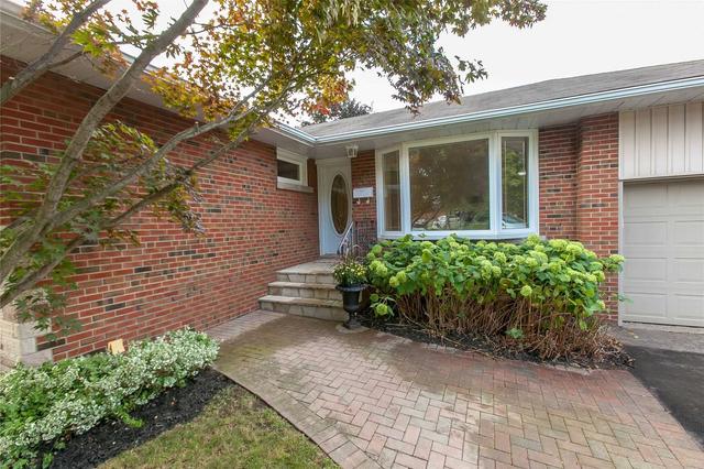 398 Strathcona Dr, House detached with 3 bedrooms, 1 bathrooms and 4 parking in Burlington ON | Image 28