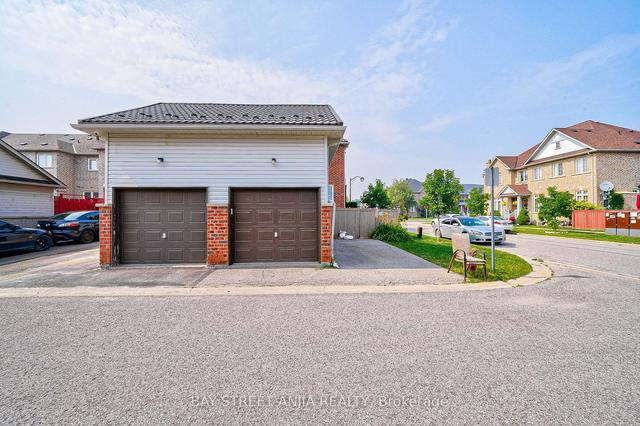2041 Bur Oak Ave, House semidetached with 3 bedrooms, 4 bathrooms and 3 parking in Markham ON | Image 32