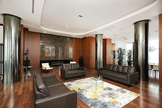2304 - 9 Valhalla Inn Rd, Condo with 2 bedrooms, 2 bathrooms and 1 parking in Toronto ON | Image 6